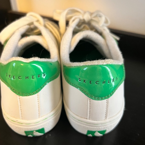 BY21 Skechers - Picture 2 of 3